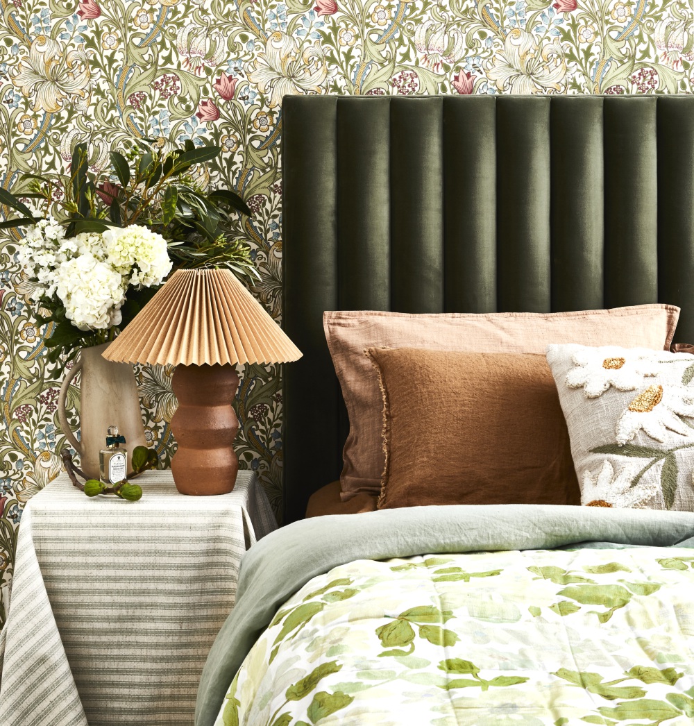 Home Beautiful Wallpaper Feature - Golden Lily wallpaper