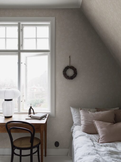 Vildvin Wallpaper In White, Beige And Grey