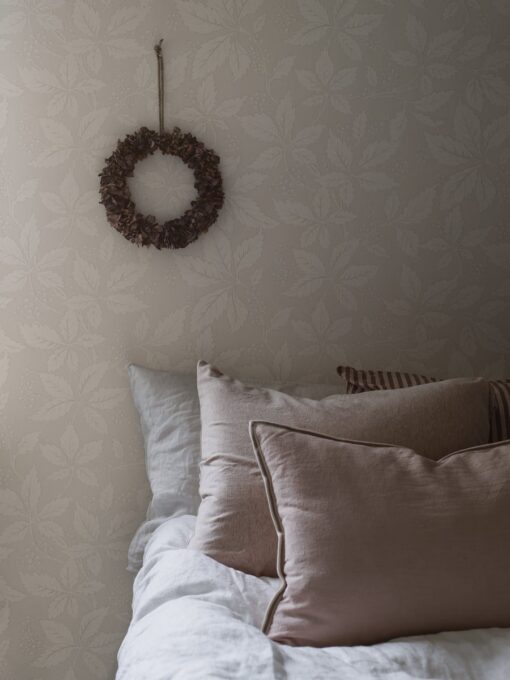 Vildvin Wallpaper In White, Beige And Grey