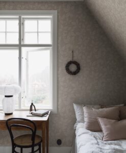 Vildvin Wallpaper In White, Beige And Brown