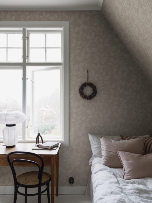 Vildvin Wallpaper In White, Beige And Brown